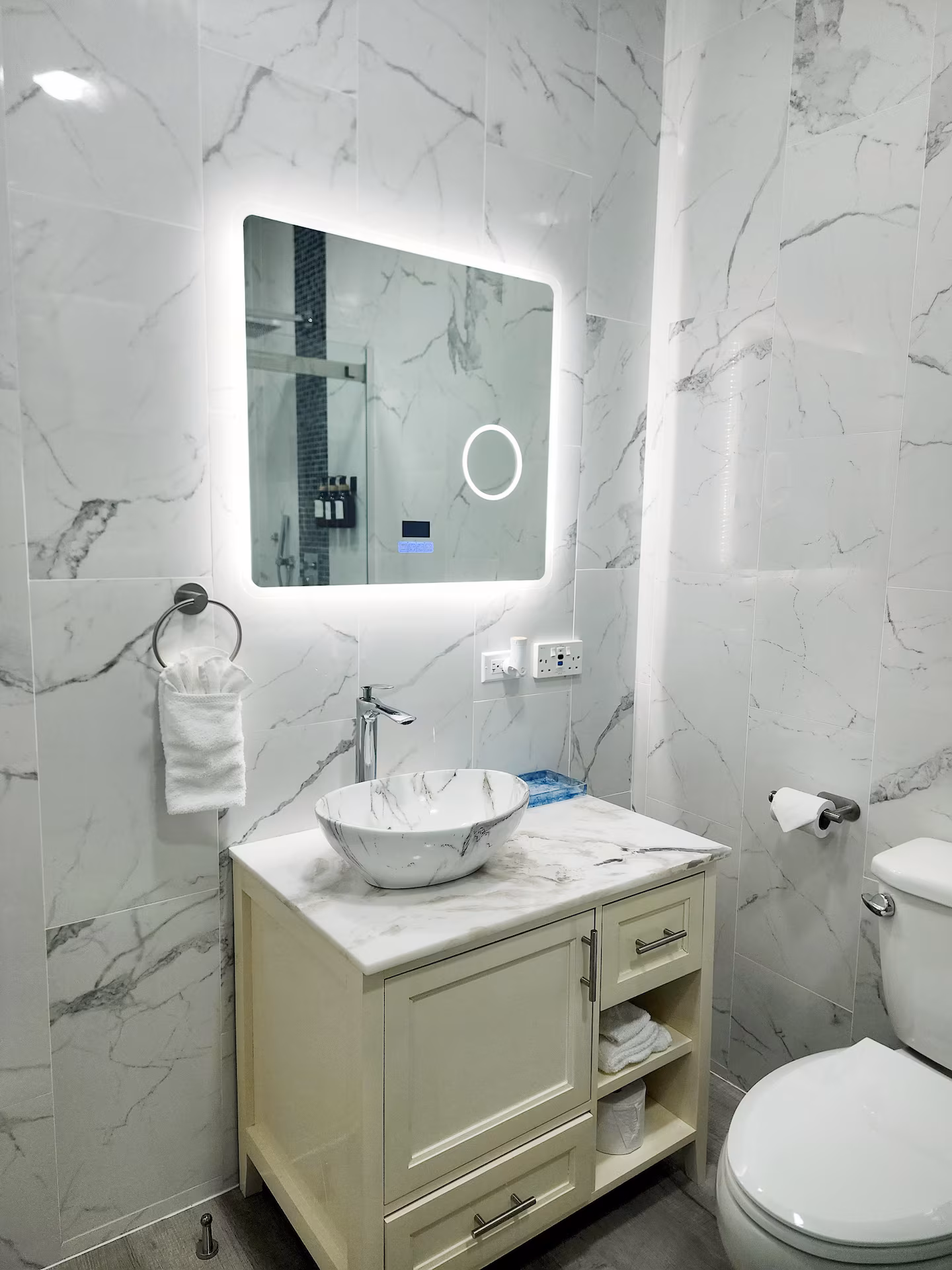 Bathroom 2-2 Bdrm